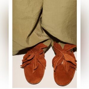 LEATHER FLORAL BALLET FLATS